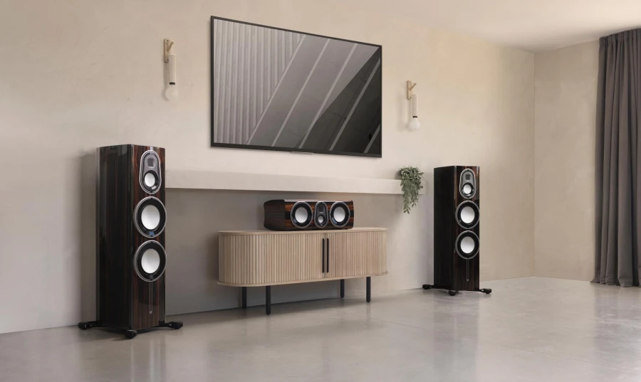 MA_Platinum_300AV_Lifestyle_Ebony (1).jpg