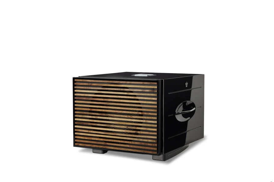 REL_Carbon Special Black Label_Three Quarter_Wood Grill.jpg